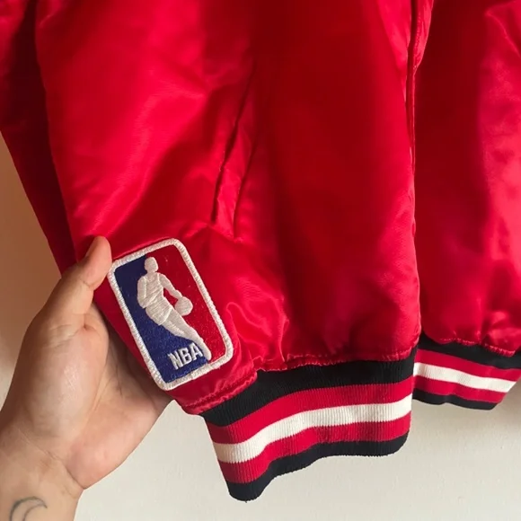 Vintage 80s Starter Chicago Bulls NBA Red Satin Jacket Size XL Jordan Era - Picture 3 of 9